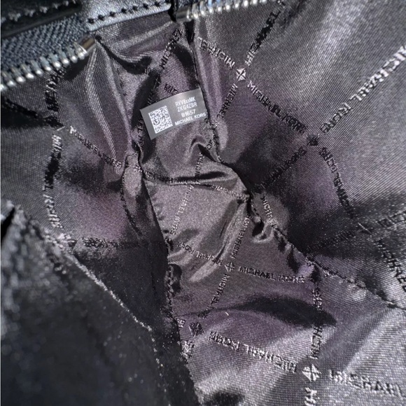 NWT Michael Kors Carmen Small Poucette shoulder Bag - Picture 10 of 14